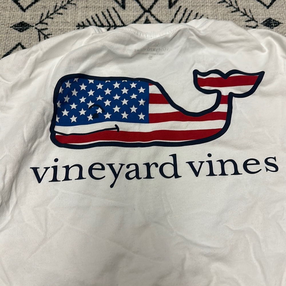 Vineyard vines whale flag tee